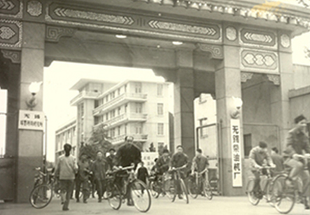 Dejó en claro que el motor diésel era la dirección del desarrollo y cambió el nombre de la fábrica a "Fábrica de motores diésel Wuxi".