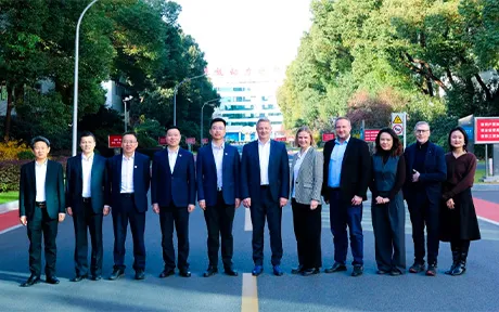 El director ejecutivo de Deutz visita FAWDE Power y conversa sobre cooperación estratégica