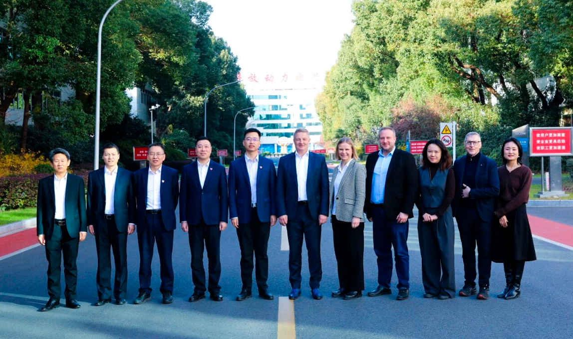 El director ejecutivo de Deutz visita FAWDE Power y conversa sobre cooperación estratégica