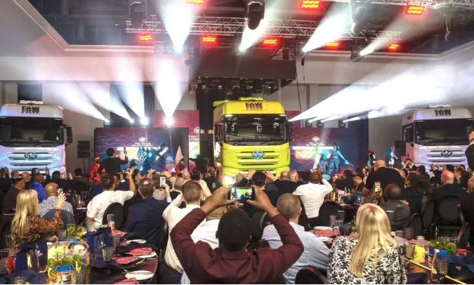 Lanzamiento del camión de servicio pesado FAWDE J7 en Sudáfrica | Expansión global de FAW